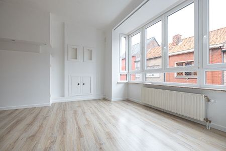 Recent gerenoveerd appartement met 2 slaapkamers - Photo 2