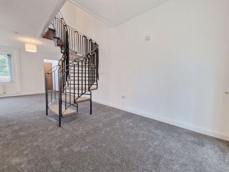 4 bedroom terraced house to rent - Photo 3