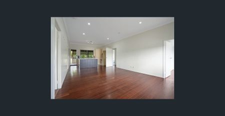 Charming 3-Bedroom Cottage with Office & Modern Comforts - Photo 2