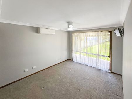 TRADIES DELIGHT! IMMACULATELY PRESENTED HOME - Photo 5
