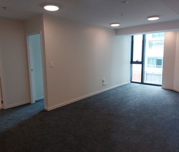 Newly renovated 3 bedroom apartment with carpark. - Photo 4