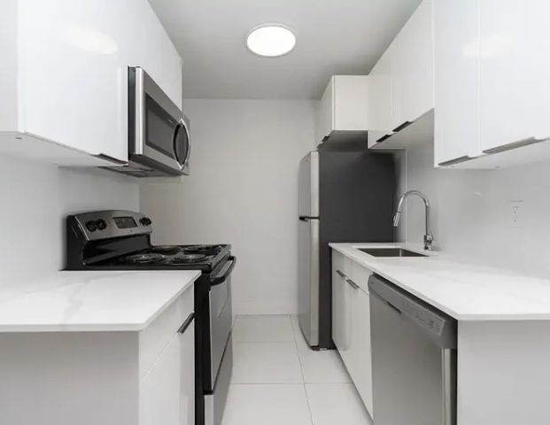 Hi-Level Place | 11005 98 Ave, Edmonton - Photo 1