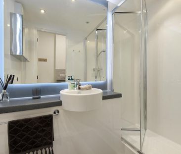1 bedroom in a flat share to rent - Photo 4