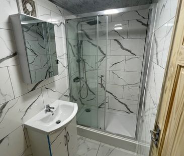 Studio Flat, Delacourt Road, M14 - Photo 3