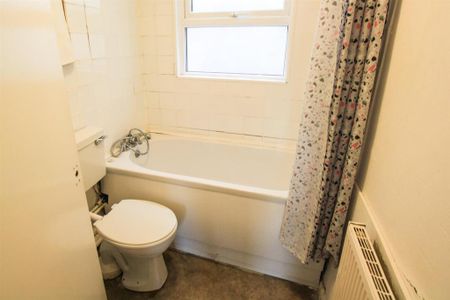 2 bedroom semi-detached house to rent - Photo 5