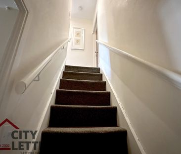 5 Bedroom Mid Terraced House - Photo 5