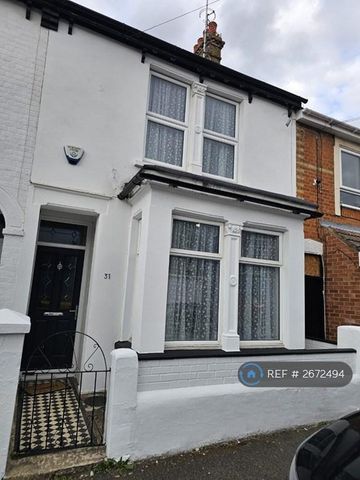 1 bedroom in a house share to rent - Photo 5