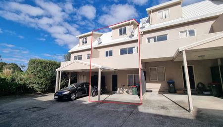 Contemporary Living and Urban Style - Photo 4