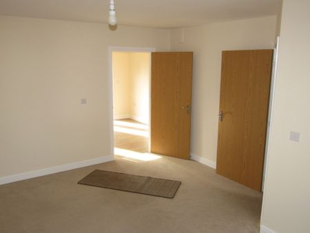 3 bed Semi-Detached - To Let - Photo 2