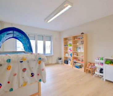 LICHTERVELDE - ZEER RUIM APPARTEMENT MET 3 SLPKS + garagebox - Photo 5