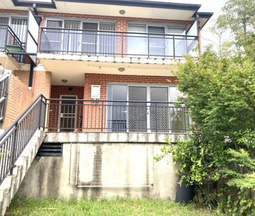 SPACIOUS, MODERN Townhouse - Photo 5