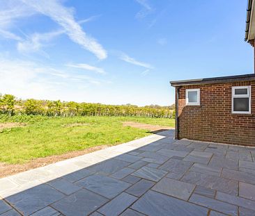 A beautifully refurbished cottage with far reaching views of the Hampshire countryside. - Photo 6