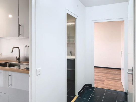 Appartement de 2 pièces au rez-de-chausée d'un petit immeuble - Photo 1