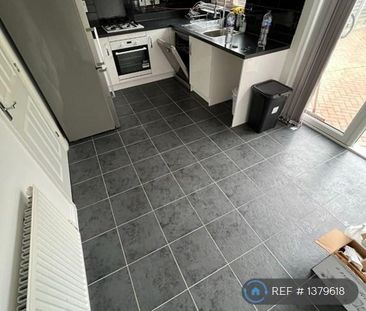 3 bedroom end of terrace house to rent - Photo 5