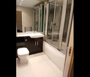 Room in a Shared House, Willow Tree Close, SW18 - Photo 4
