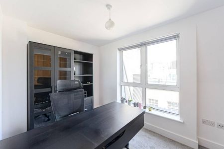 3 bedroom flat to rent - Photo 3