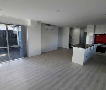 Spacious 5 Bedroom Home - Photo 1