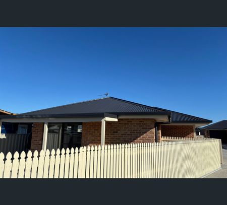 1/10 Sandwood Place, East Devonport, Tas 7310 - Photo 2