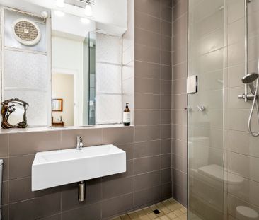 22/17 Queens Road MELBOURNE - Photo 2