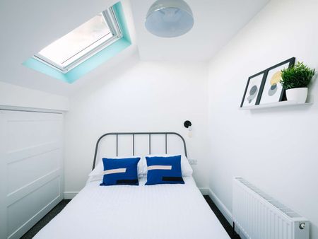 Outstanding 6 Bedroom home located on Bowerham Room 4 - Photo 2