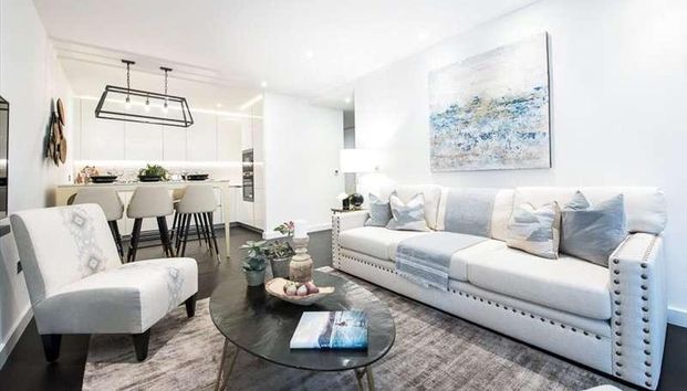 Charles Clowes Walk, London, SW11 - Photo 1