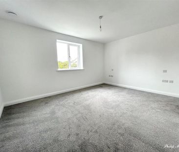 4 bedroom detached house to rent - Photo 2