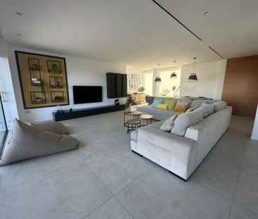 5 bedroom luxury Villa for rent in Benalmádena, Andalusia - Photo 1