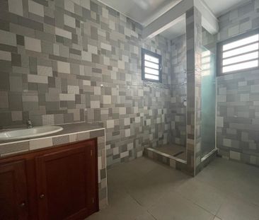 Location Appartement 3 pièces 90m² ST JOSEPH 97480 - Photo 3