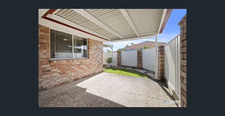 Modern 3 Bedroom Duplex in quiet location - Photo 5