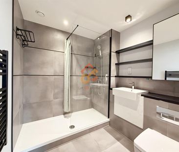 Skyline Apartment, 11 Makers Yard, London E3 - Photo 2