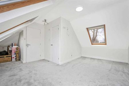 Winston Court, Harrow - Photo 3