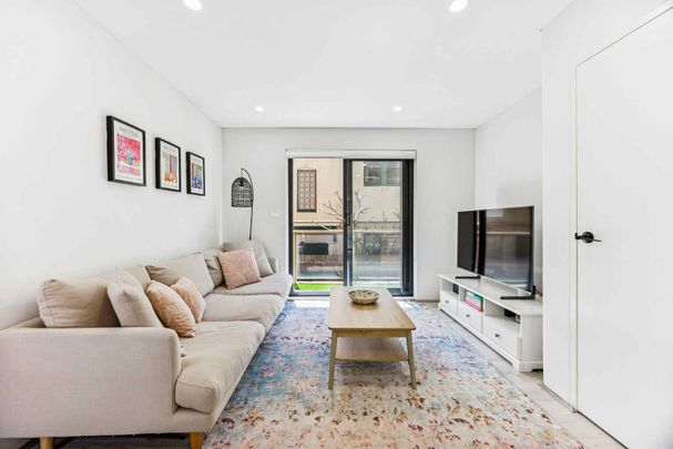 Modern 3 Bedroom Apartment in Ideal Bondi Beach Position with LUG - Photo 1