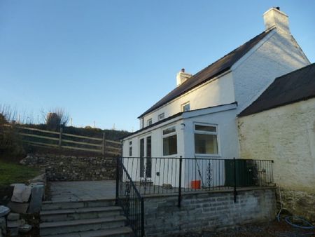 Gwynfe, Llangadog, Carmarthenshire. - Photo 2