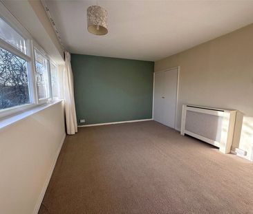 Grove Avenue, Epsom, Surrey, KT17 4DU - Photo 1