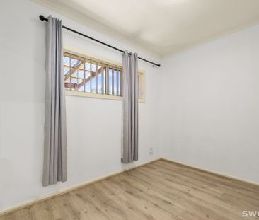 Ideally located three bedroom residence in quiet location - Photo 1