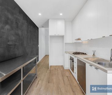 MODERN AND WELL APPOINTED IN CONVENIENT LOCATION - Photo 6