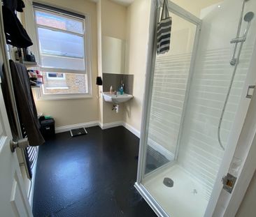 Room in a Shared House, Hanover Road, NW10 - Photo 1