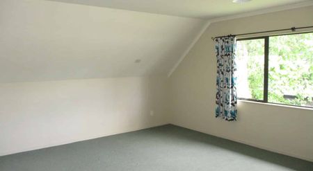 SIX BEDROOMS - STUDENT RENTAL - Photo 4
