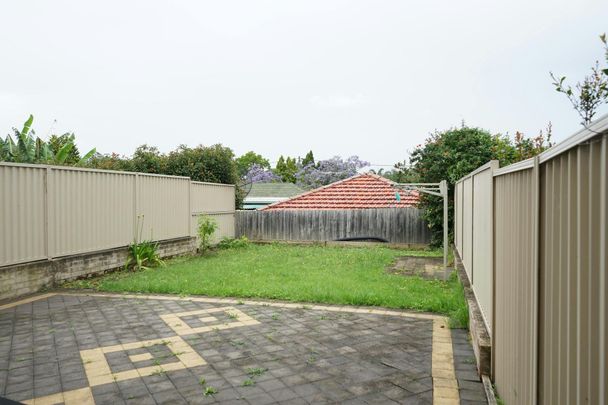 Spacious Two Bedroom Townhouse - Photo 1