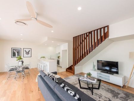 Stylish Bulimba living - Photo 2
