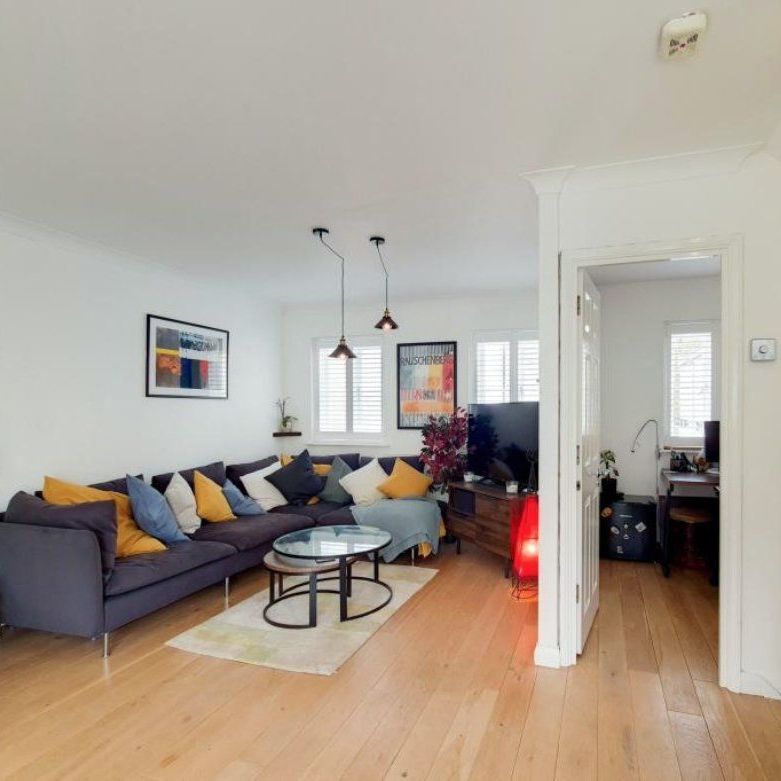 Vestry Mews, London, SE5 - Photo 1