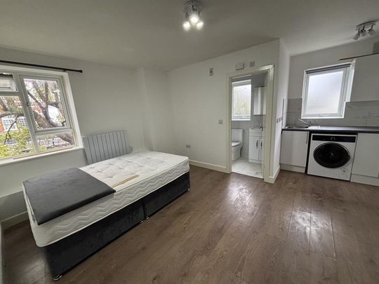 Studio to rent - Photo 1