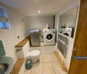 Studio to rent - Photo 5