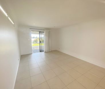 Stunning modern 2 bedroom studio with incredible water views - Photo 5