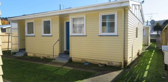 Sunny.Central and Tidy bedsit! - Photo 2