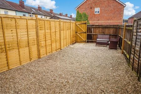 2 bedroom terraced house to rent - Photo 4