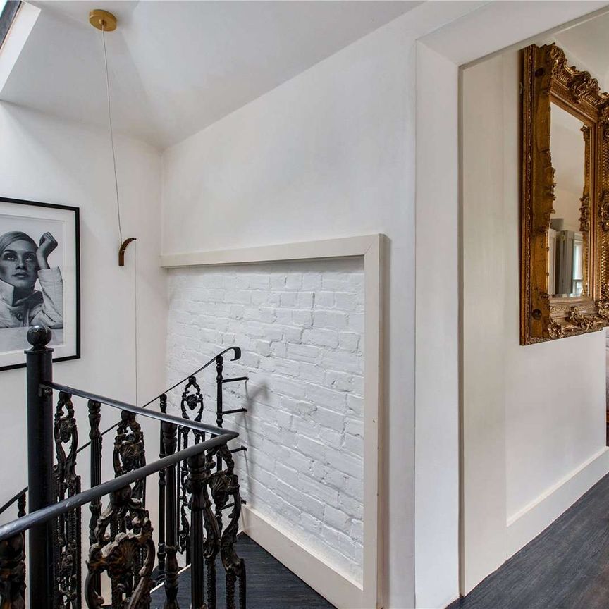 A beautifully presented, two bedroom conversion in The pantiles - Photo 1