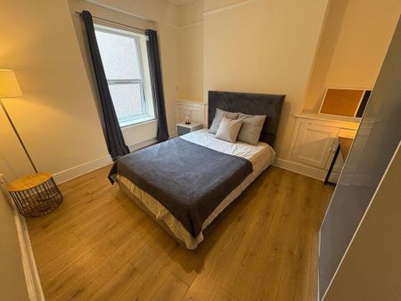 4 bedroom flat to rent - Photo 3