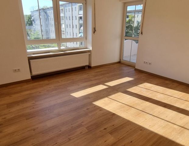 TOP: 2 Zimmer-Wohnung mit super Raumaufteilung und Balkon! - Photo 1