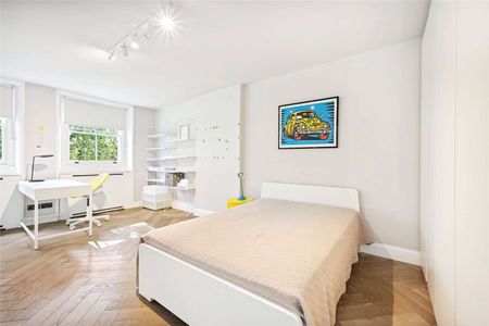 A light and bright, split-level three-bedroom apartment situated on the third and fourth floors (without lift) of a period conversion in the heart of South Kensington. - Photo 4